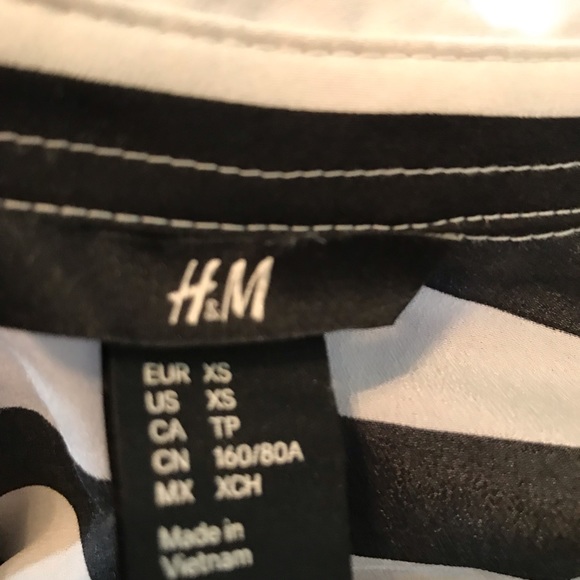H&M blouse (size XS) - Picture 6 of 6